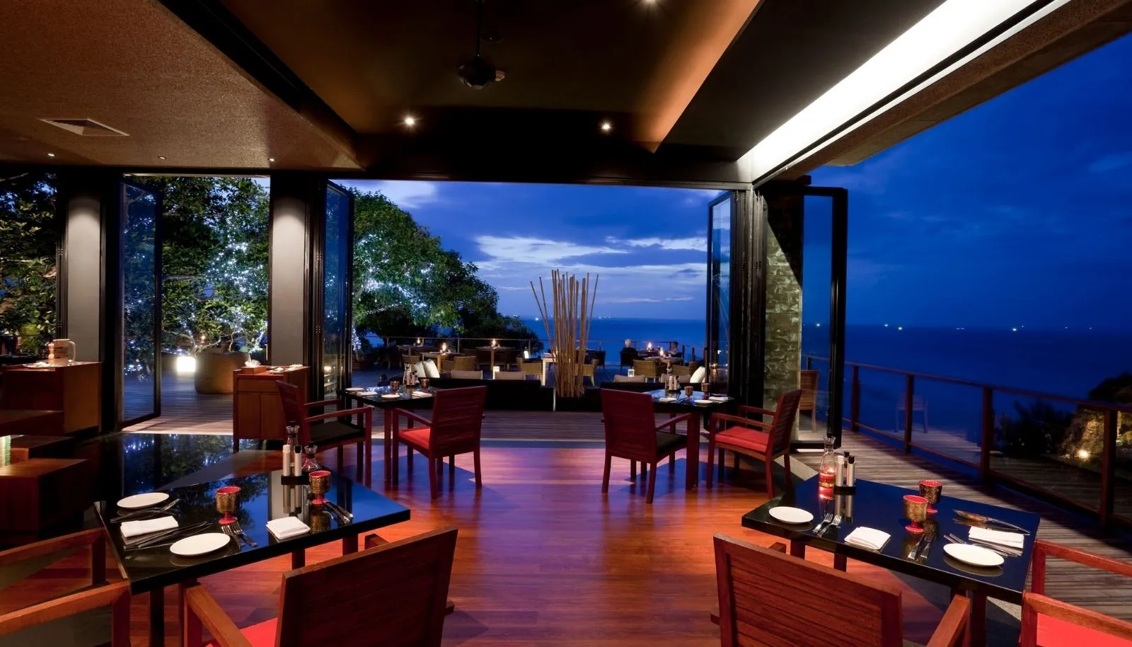 Job Opportunity for a Clubhouse Waiter